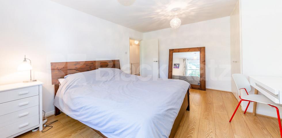 			LET!, 2 Bedroom, 1 bath, 1 reception Flat			 Oval Road, CAMDEN / REGENTS PARK